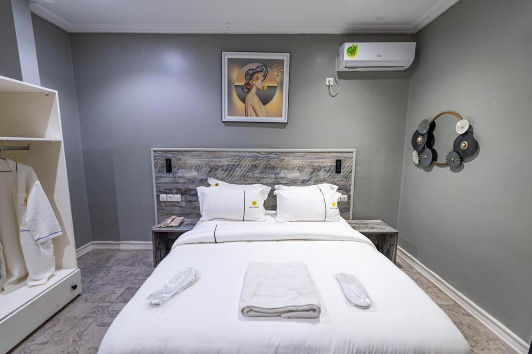 Villa Magnum Douala Esterno foto
