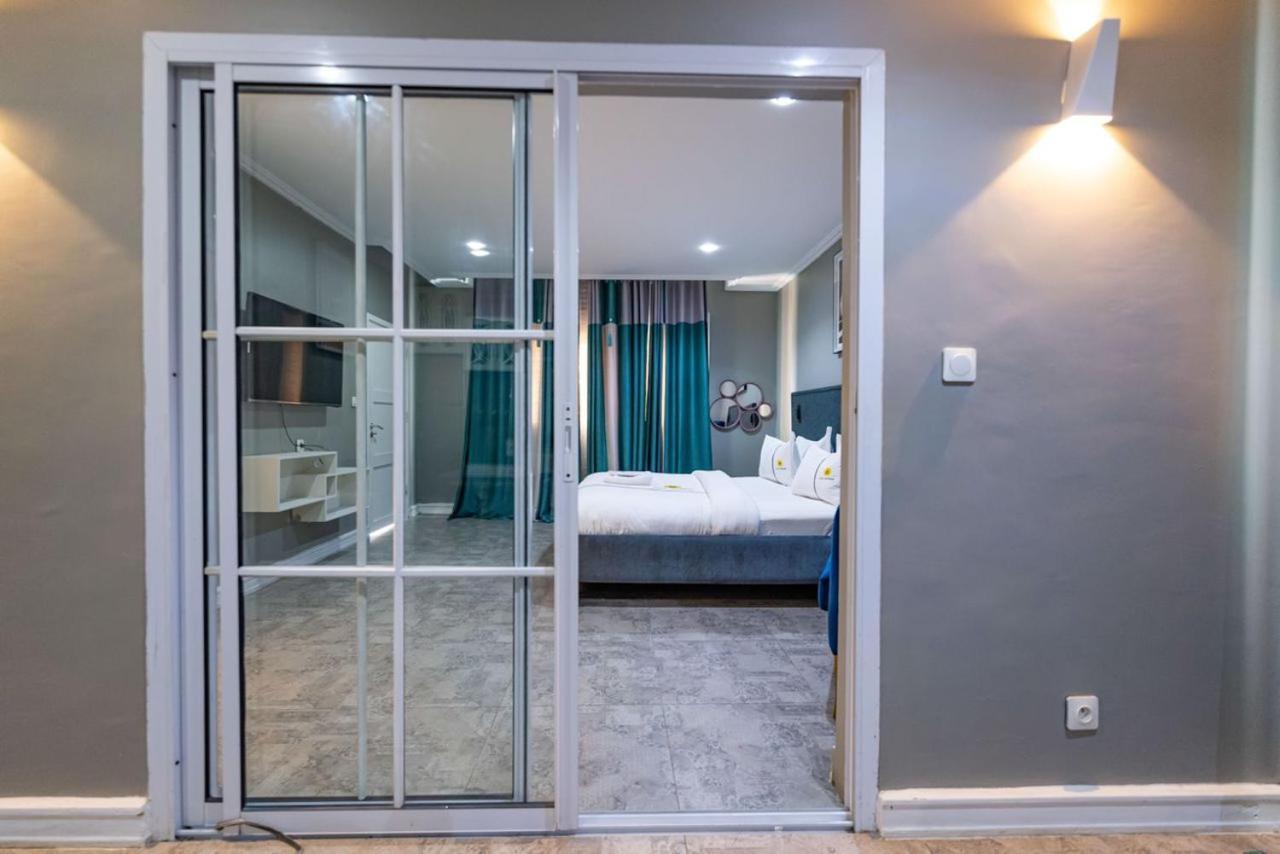 Villa Magnum Douala Esterno foto