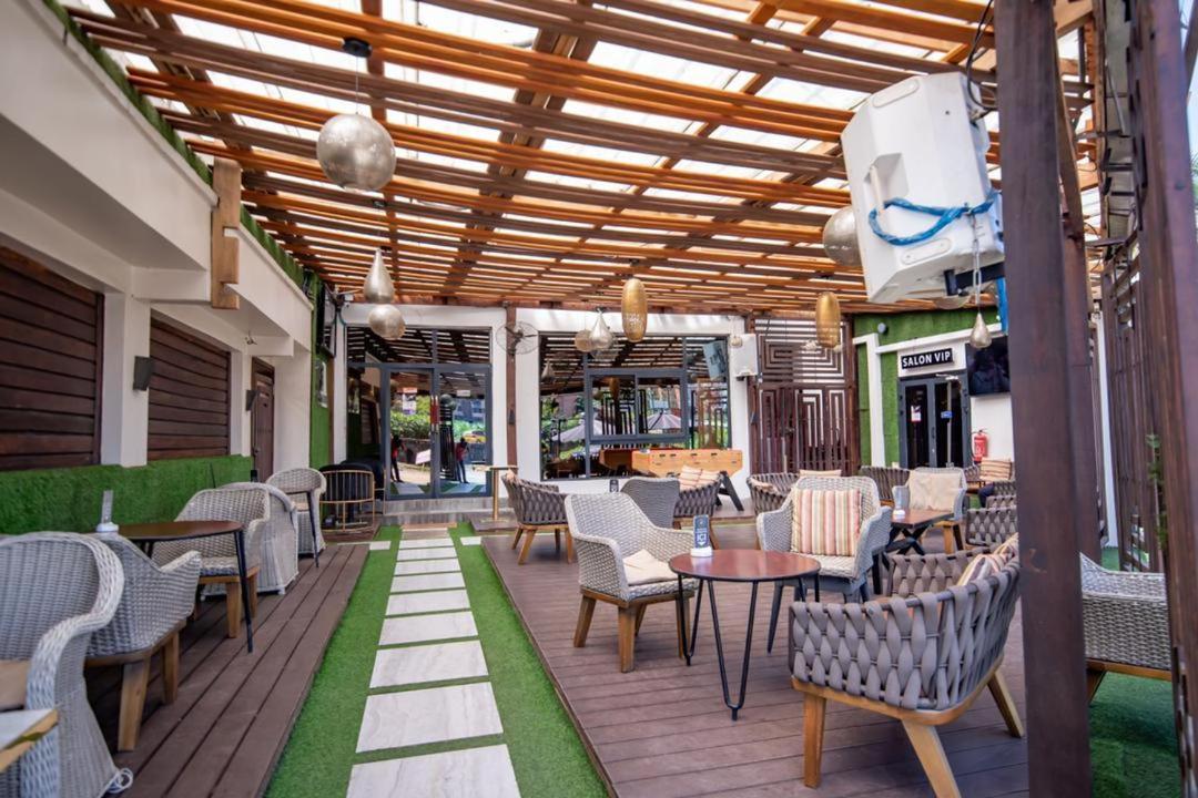 Villa Magnum Douala Esterno foto